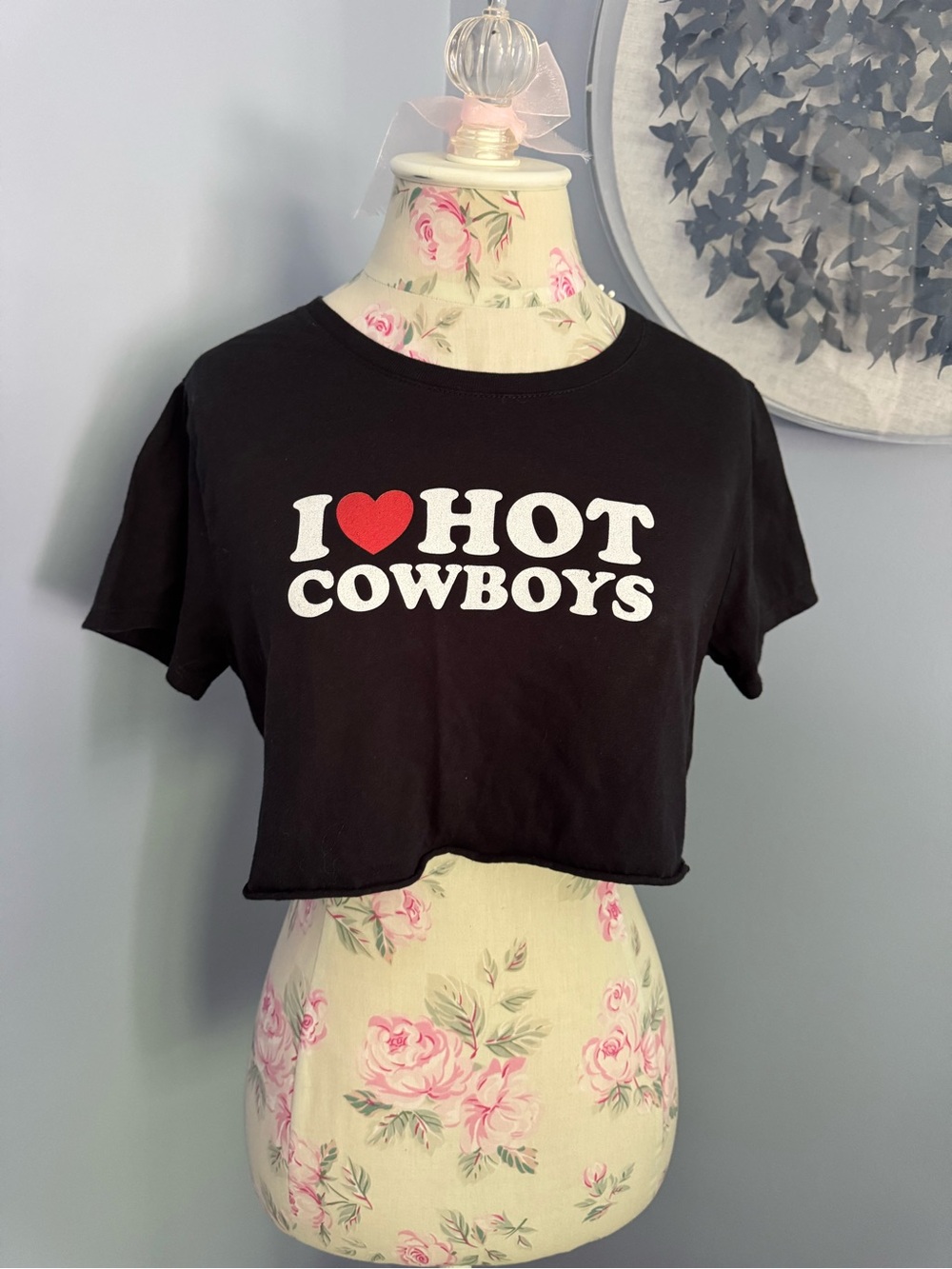 Gildan I ❤️ HOT COWBOYS Black Cropped Tee
